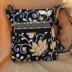 Vera Bradley crossbody purse 🐝